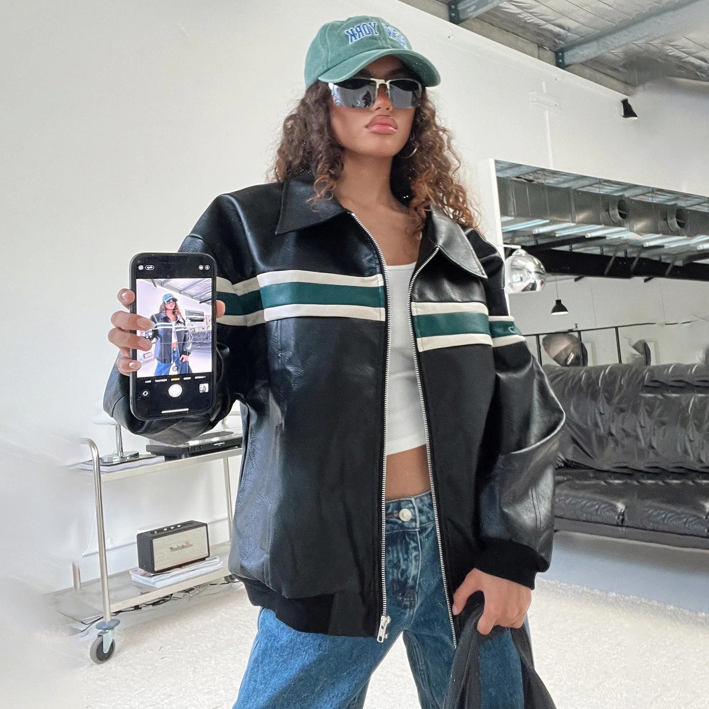 Damen modische Kunstlederjacke mit sportlichem Streifen-Design und lässigem Schnitt Stalluxe