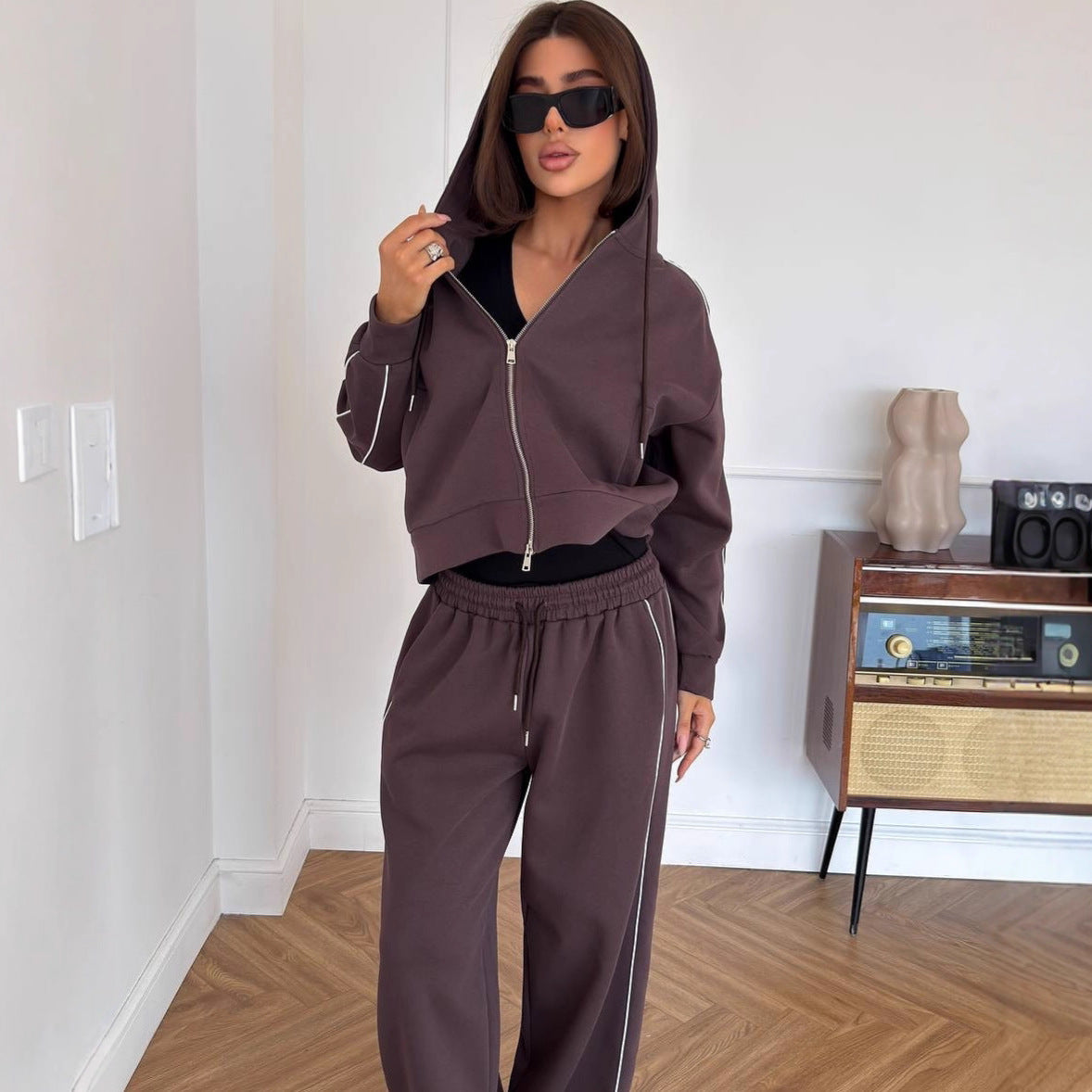Damen bequemer Hoodie und weite Sporthose mit seitlichen Akzenten Stalluxe