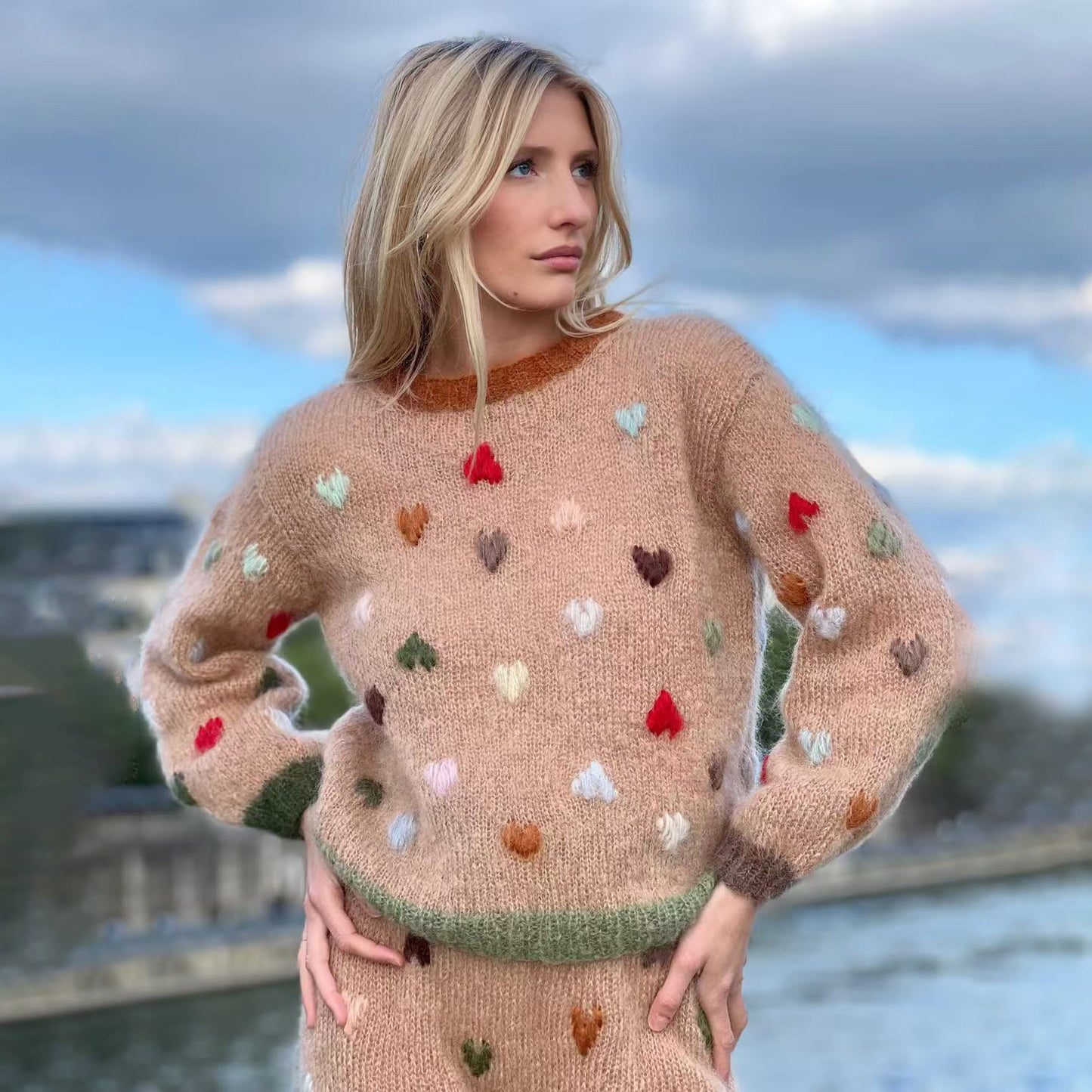 Damen Pullover mit farbenfrohen Herz-Applikationen und weichem Material Stalluxe Kastanienbraun