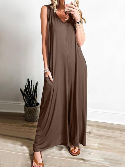 Damen Luftiger Jumpsuit mit tiefem V-Ausschnitt und seitlichen Taschen Stalluxe