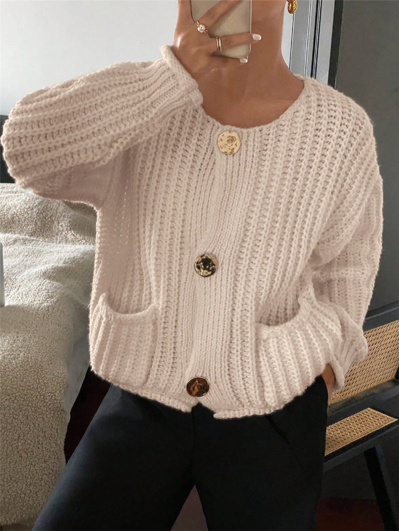 Damen Grobstrick-Jacke mit eleganten Knöpfen und Taschen Stalluxe