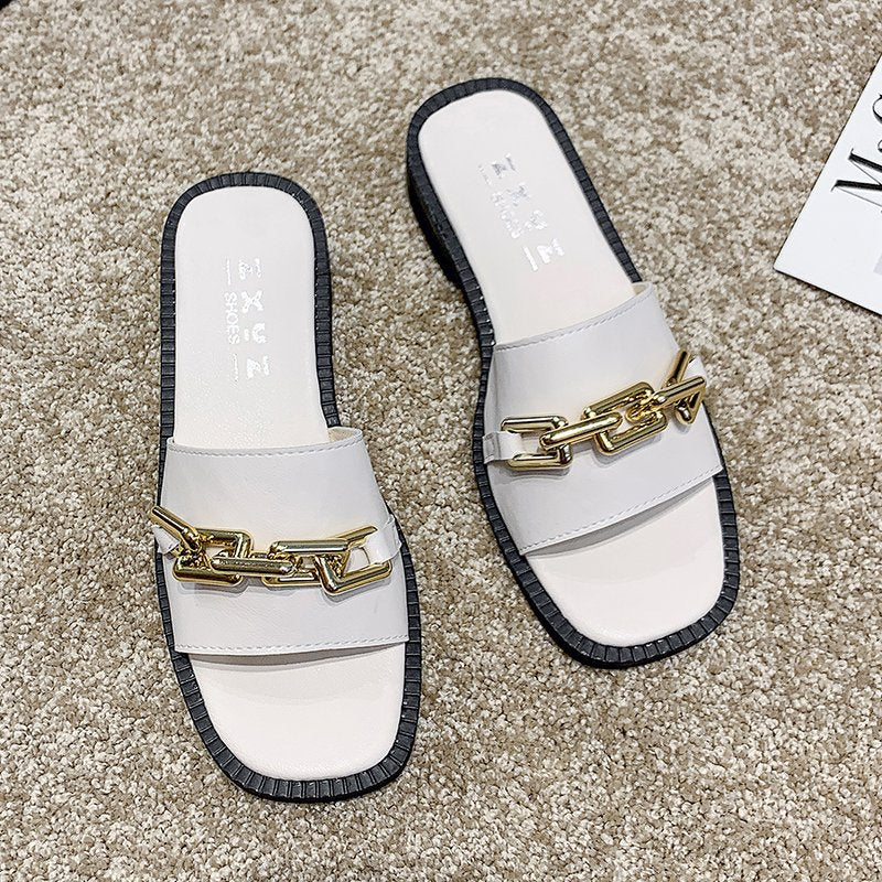 Damen elegante Schlappen mit dekorativem Ketten-Accessoire Stalluxe