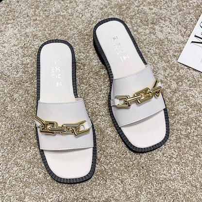 Damen elegante Schlappen mit dekorativem Ketten-Accessoire Stalluxe