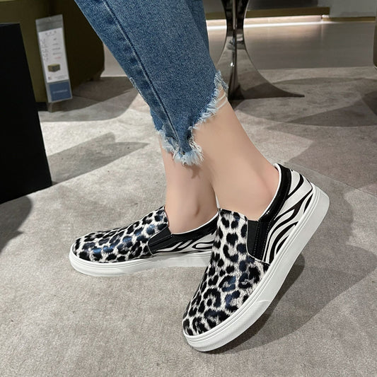 Damen modische Slip-On Sneakers im Leopardenmuster Stalluxe