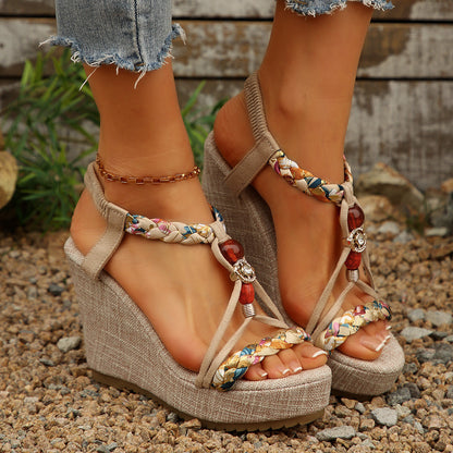 Damen Wedge-Sandaletten mit buntem Dekor und komfortabel gepolsterter Sohle Stalluxe