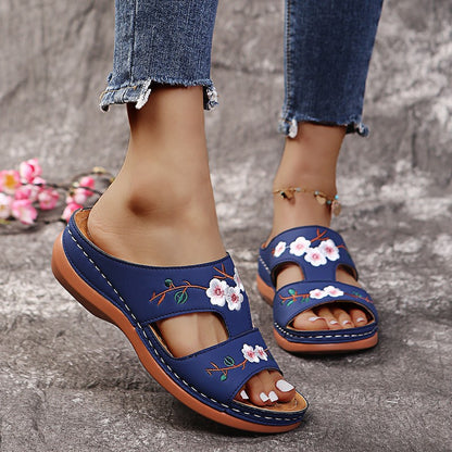Damen bequeme Pantoletten mit floralem Stickdesign und anatomischer Fußbettung Stalluxe