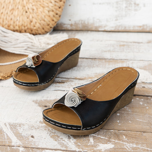 Damen Wedge-Pantoletten mit dekorativen Blumendetails Stalluxe