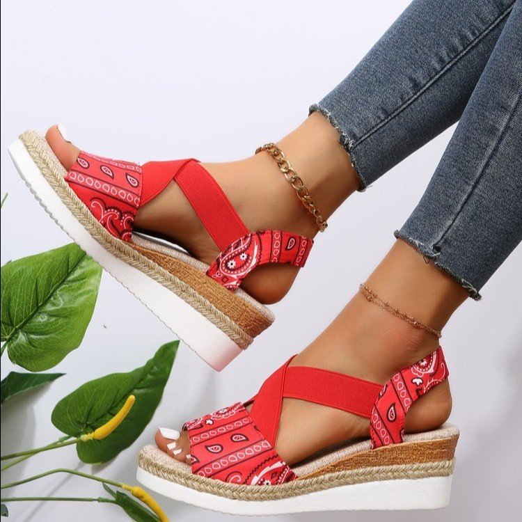 Damen Wedgesandalen mit stilvollem Bandana-Muster und rutschfester Sohle Stalluxe