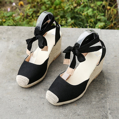 Damen Wedge-Sandaletten mit dekorativen Bindebändern und weichem Fußbett Stalluxe