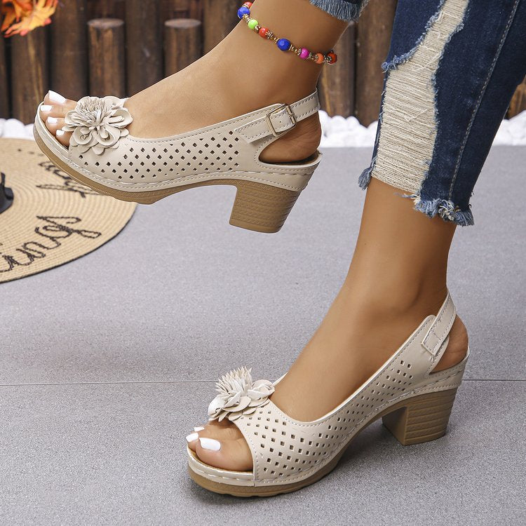 Damen Clogs mit dekorativem Blumendetail und perforierter Oberfläche Stalluxe
