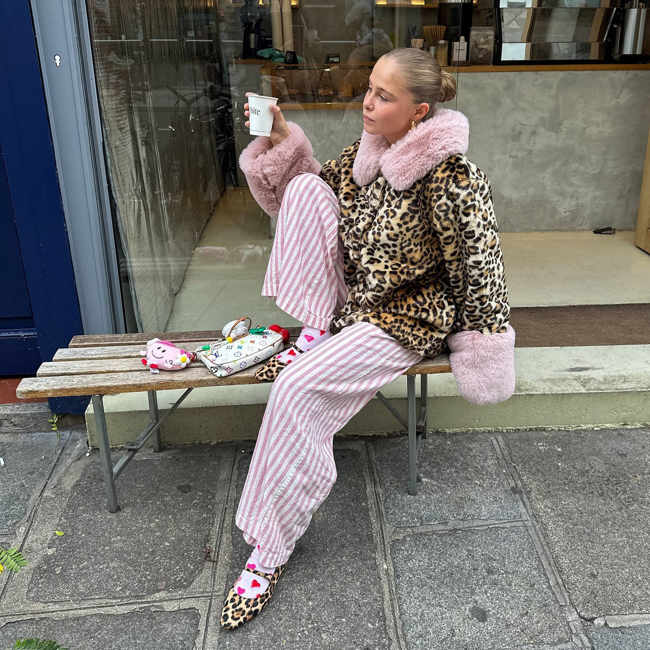 Damen Kunstfelljacke mit modernem Leopardenmuster und kuscheligem Kragen Stalluxe