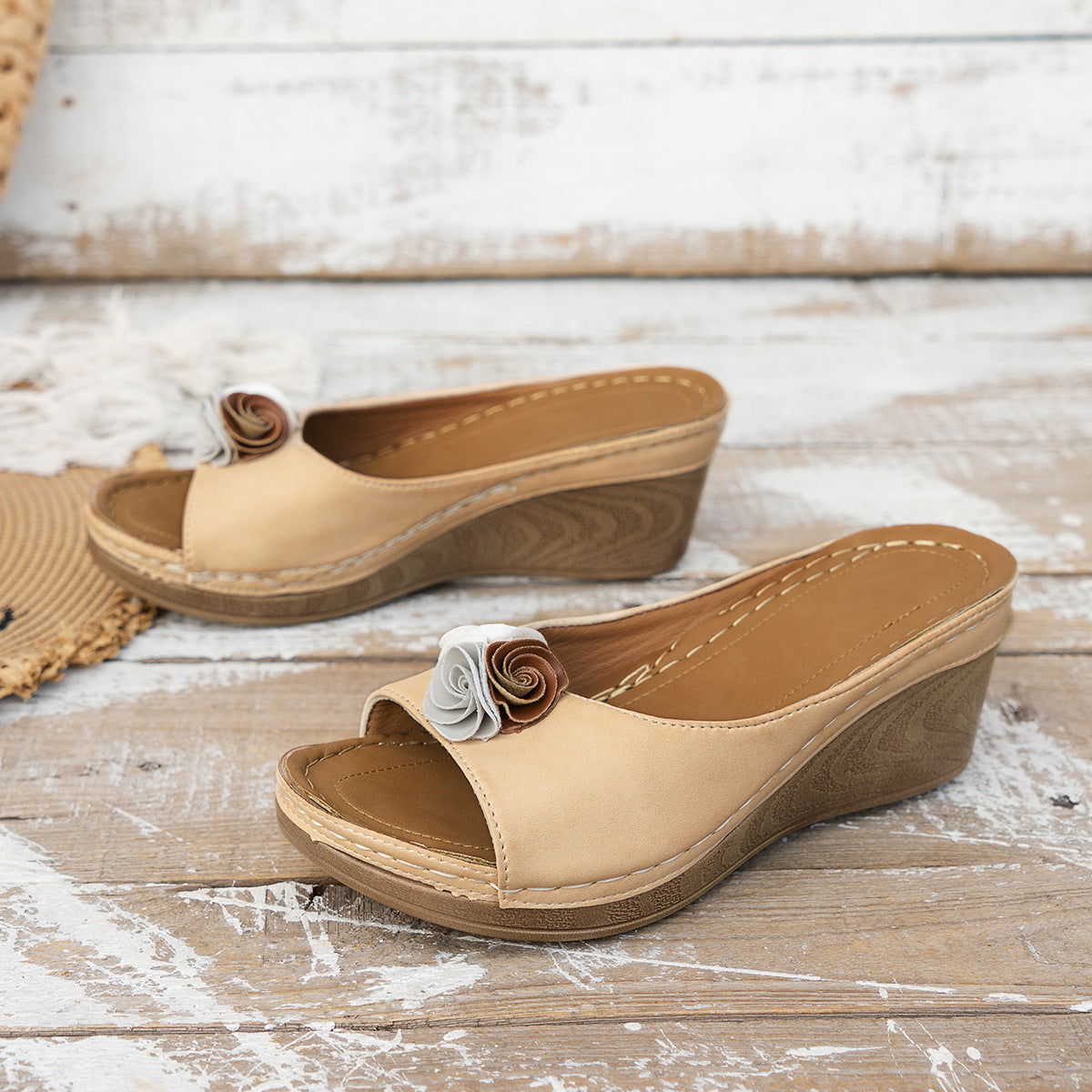 Damen Wedge-Pantoletten mit dekorativen Blumendetails Stalluxe