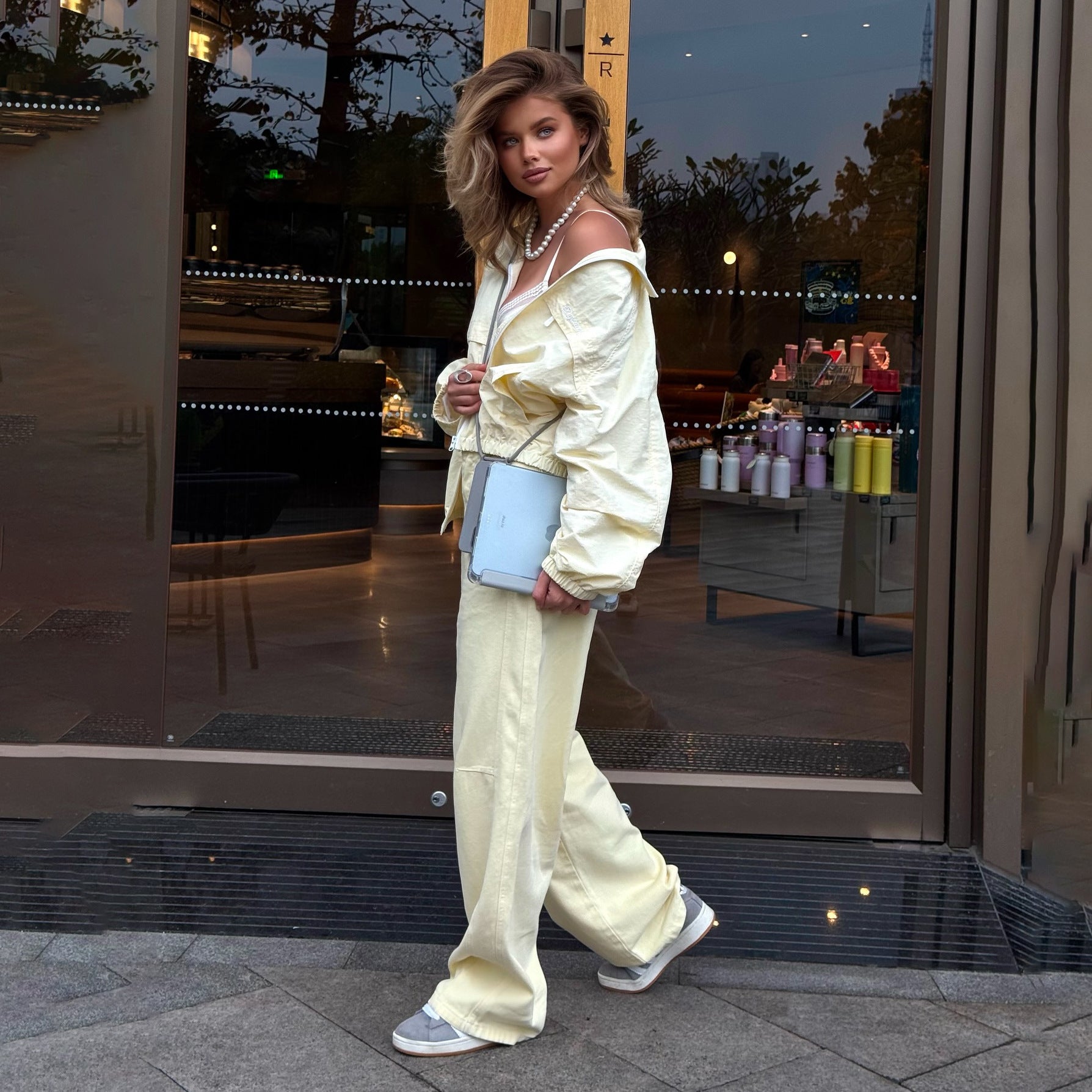 Damen Sportliche Übergangsjacke mit luftigen Einsätzen und praktischen Taschen Stalluxe