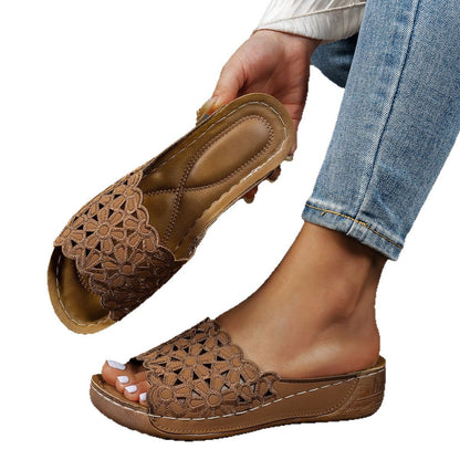 Damen komfortable Badeschuhe mit floralem Spitzen-Design Stalluxe
