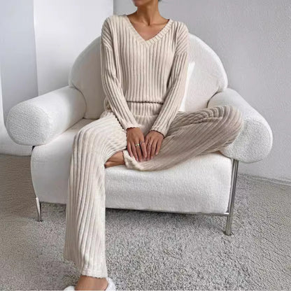 Damen Strickanzug mit V-Ausschnitt und feinem Rippdesign Stalluxe
