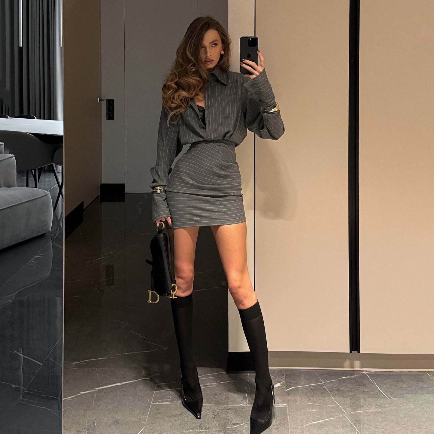 Damen Hemdkleid mit asymmetrischem Schnitt und Raffungsdetails Stalluxe Hellgrau