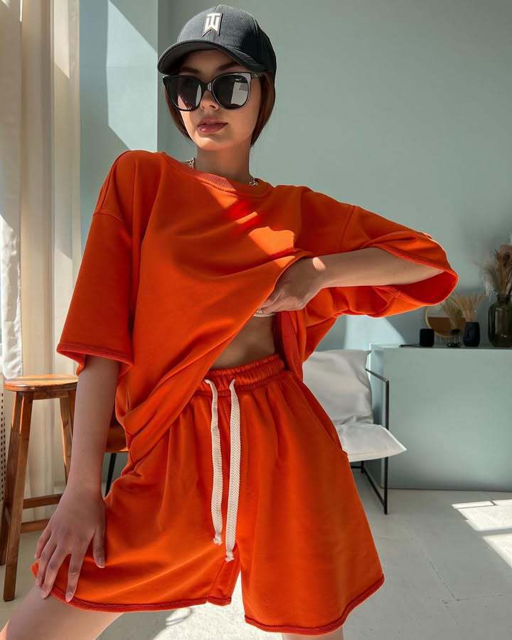 Damen lässiges Kurzarm-Set mit oversize Oberteil und weit geschnittenen Shorts Stalluxe