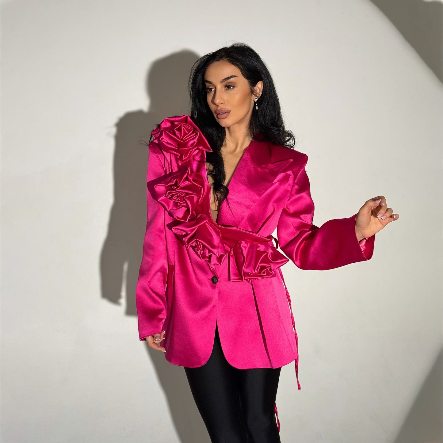 Damen Blazer mit voluminösen Rüschendetails und elegantem Kragen Stalluxe