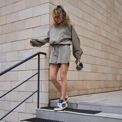 Damen lässige Sportjacke mit voluminösen Ärmeln und passender Shorts Stalluxe
