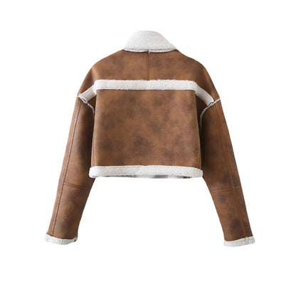 Damen modische Lammfelljacke mit trendy cropped Schnitt und ausgefallenen Taschen Stalluxe