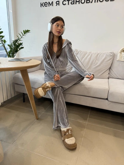 Damen sportlicher Velours Jogginganzug mit lässiger Kapuze und praktischen Taschen Stalluxe