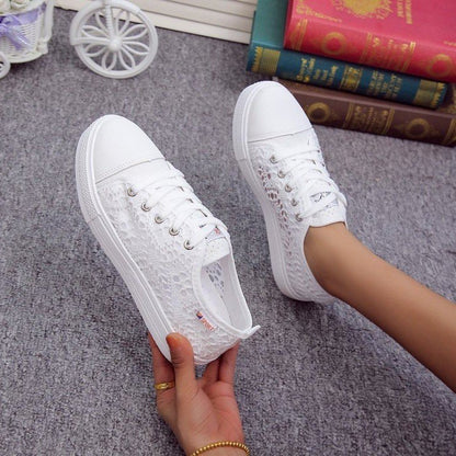 Damen Sneaker mit filigranem Spitzen-Design und rutschfester Sohle Stalluxe
