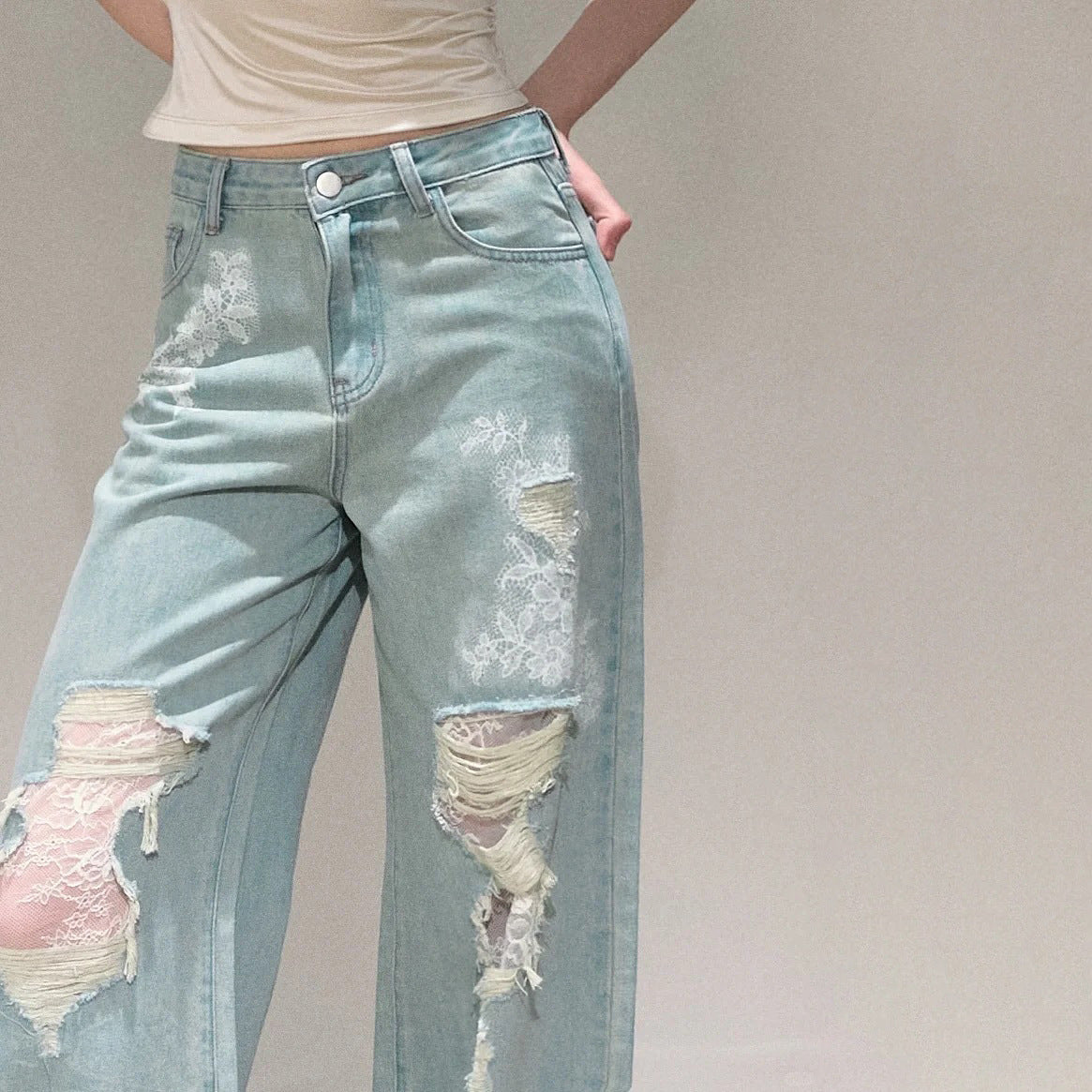 Damen Weit geschnittene Jeans mit individuellen Destroyed-Details und floralem Print Stalluxe