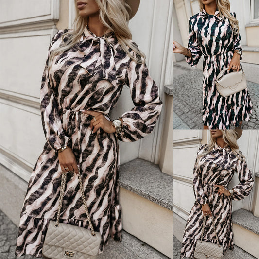 Damen Midi-Kleid mit fließendem Schnitt und Raffungen Stalluxe