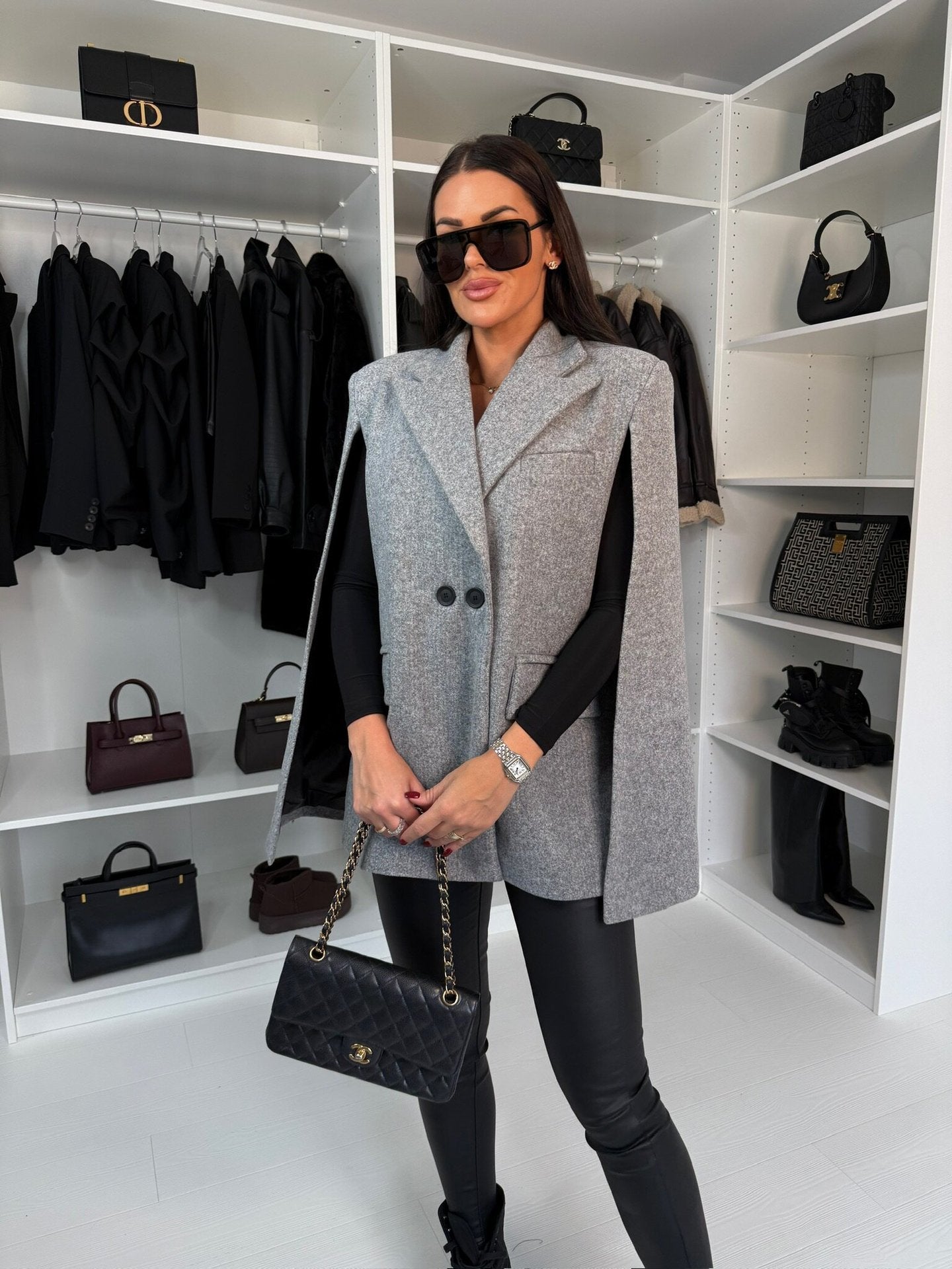 Damen Eleganter Cape-Blazer mit doppelter Knopfleiste und klaren Linien Stalluxe