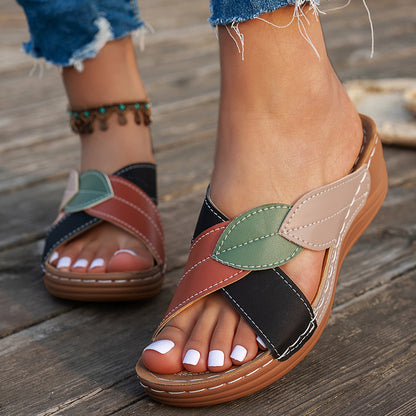 Damen Komfortable Riemensandalen mit modischen Blätterdetails Stalluxe