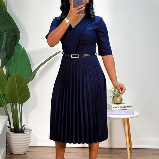 Damen Plissiertes Midikleid mit eleganter Taillierung und praktischem Gürtel Stalluxe