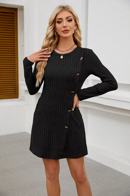 Damen Strickkleid mit hochwertigem Rippdesign und dekorativen Knöpfen Stalluxe