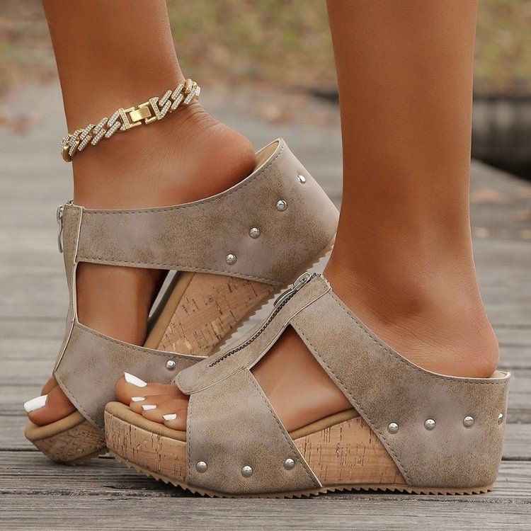 Damen Wedge-Pantoletten mit schickem Zipper und modischen Nieten Stalluxe