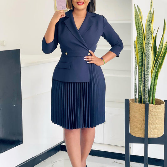Damen Blazer-Kleid mit plissiertem Rock und eleganten Knopfdetails Stalluxe