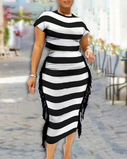 Damen Midi-Kleid mit fransigen Details und Streifenmuster Stalluxe