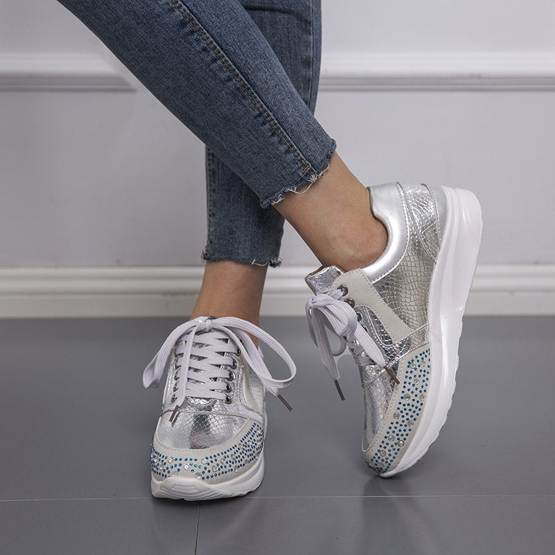Damen Sneakers mit glitzernden Strasssteinen und schicker Metallic-Oberfläche Stalluxe