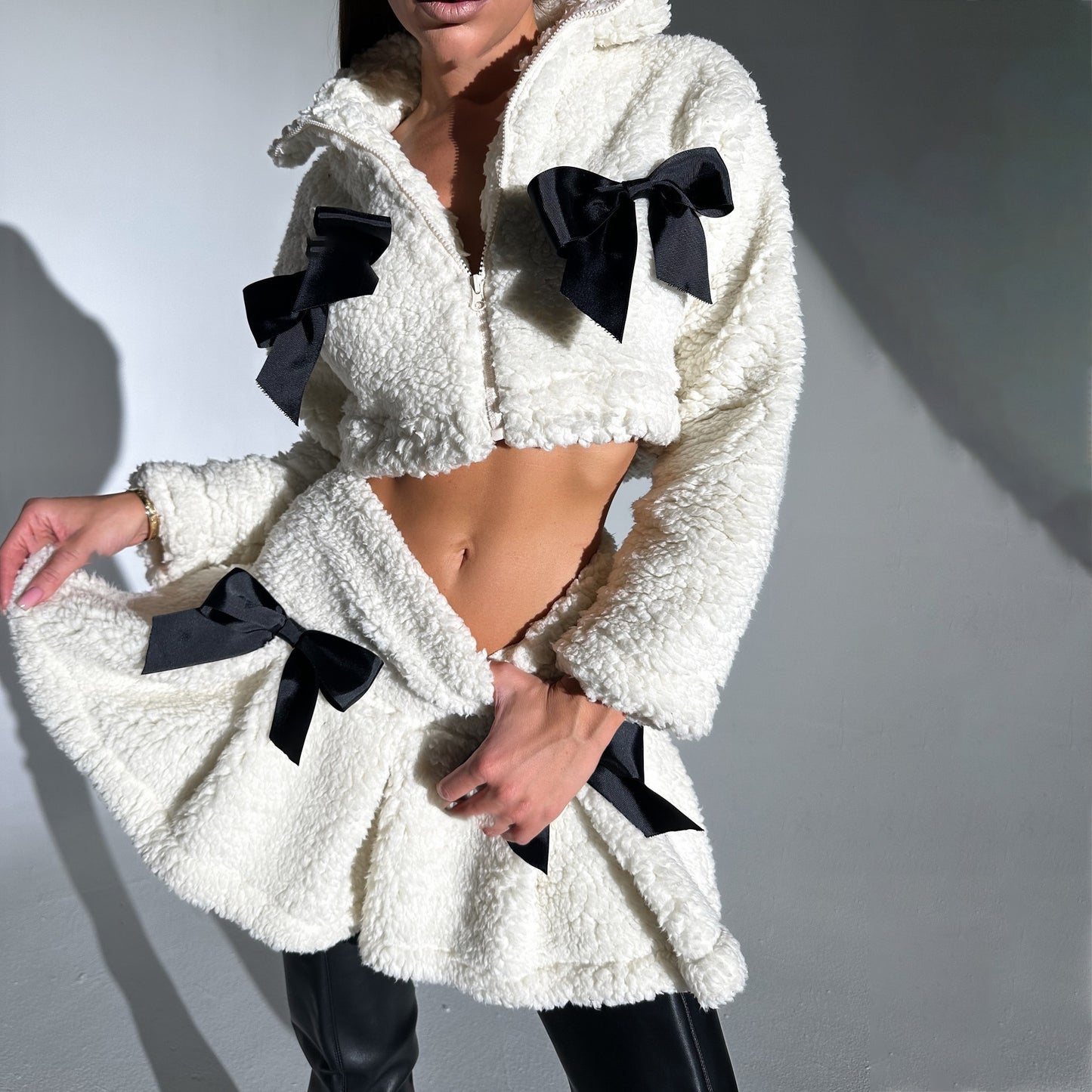 Damen modischer Kapuzenjacke mit dekorativen Schleifen und voluminösem Schnitt Stalluxe