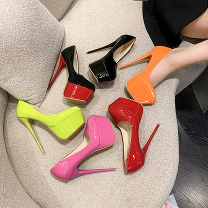 Damen Plateau-Pumps mit glänzendem Obermaterial und hohem Stiletto-Absatz Stalluxe