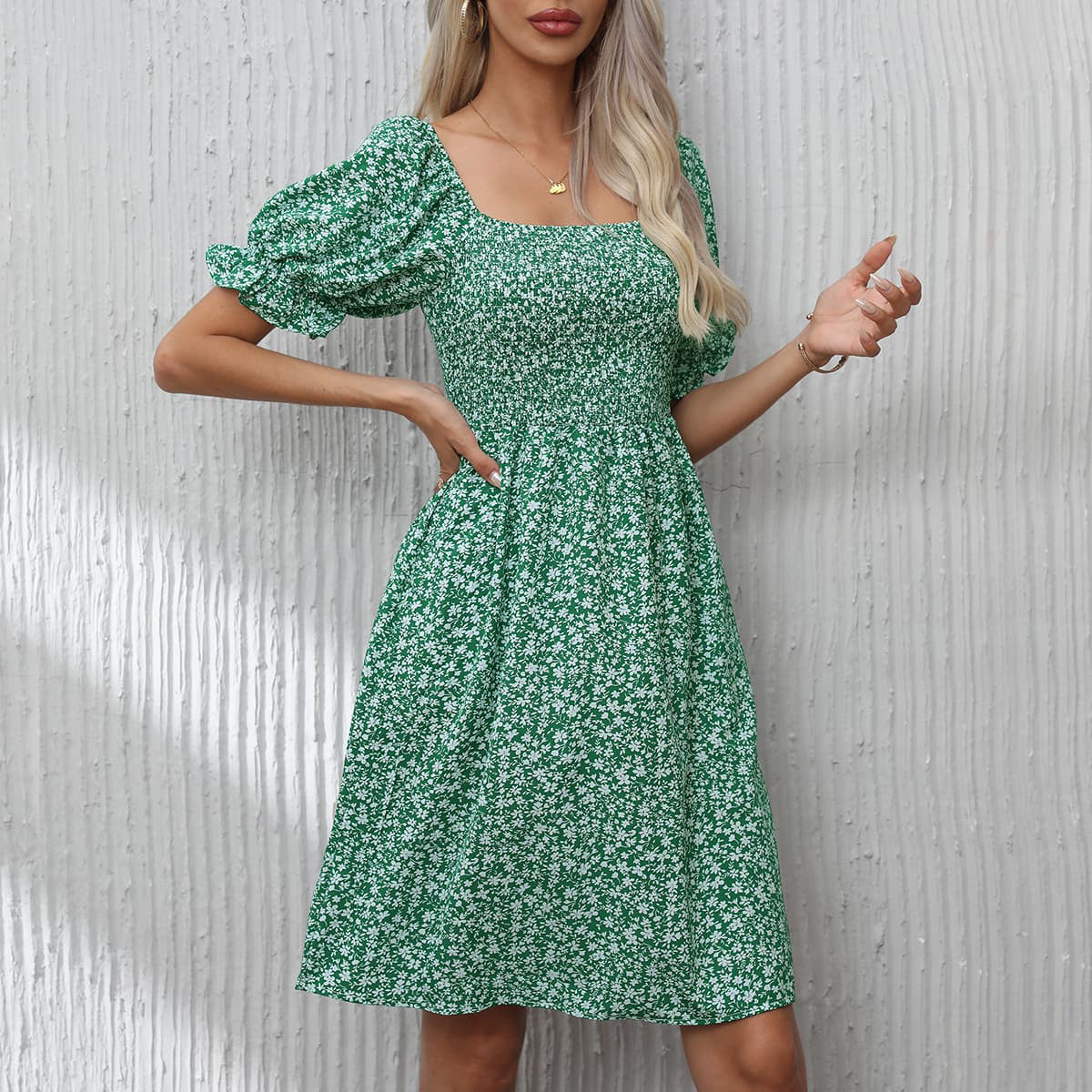 Damen Blumenkleid mit Puffärmeln und Gummizug Stalluxe
