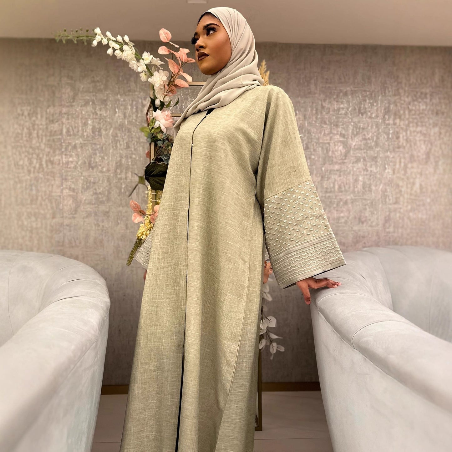 Damen elegante Maxikleid mit modischen Trompetenärmeln und feinen Details Stalluxe