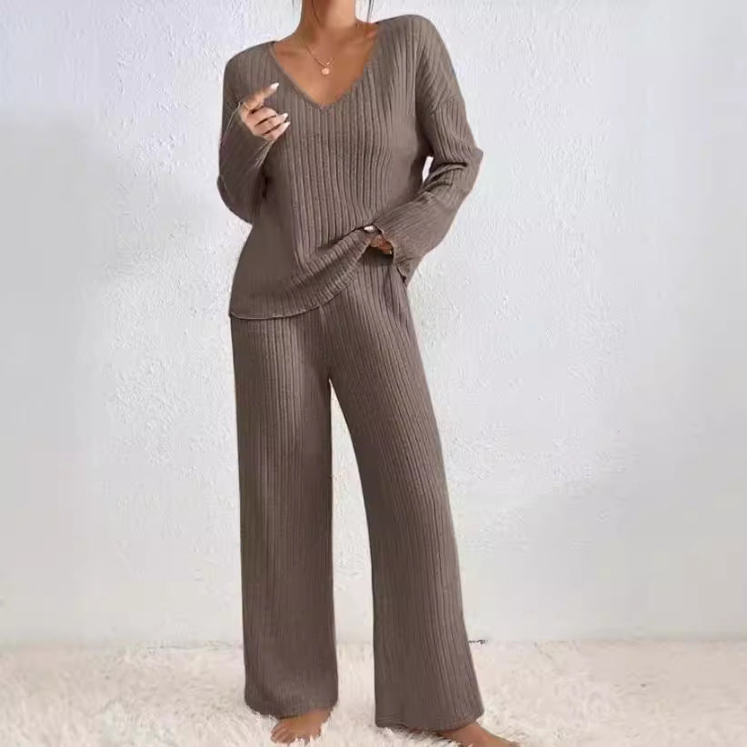 Damen Gemütlicher Strickanzug mit V-Ausschnitt und Rippstruktur Stalluxe