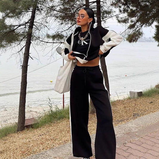 Damen Sportliches Sweatsuit mit kontrastierenden Einsätzen und hohem Kragen Stalluxe