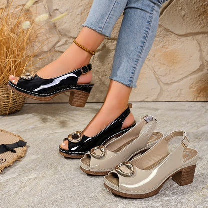 Damen Plateau-Sandalen mit elegantem Riemen und dekorativem Schnallen-Detail Stalluxe