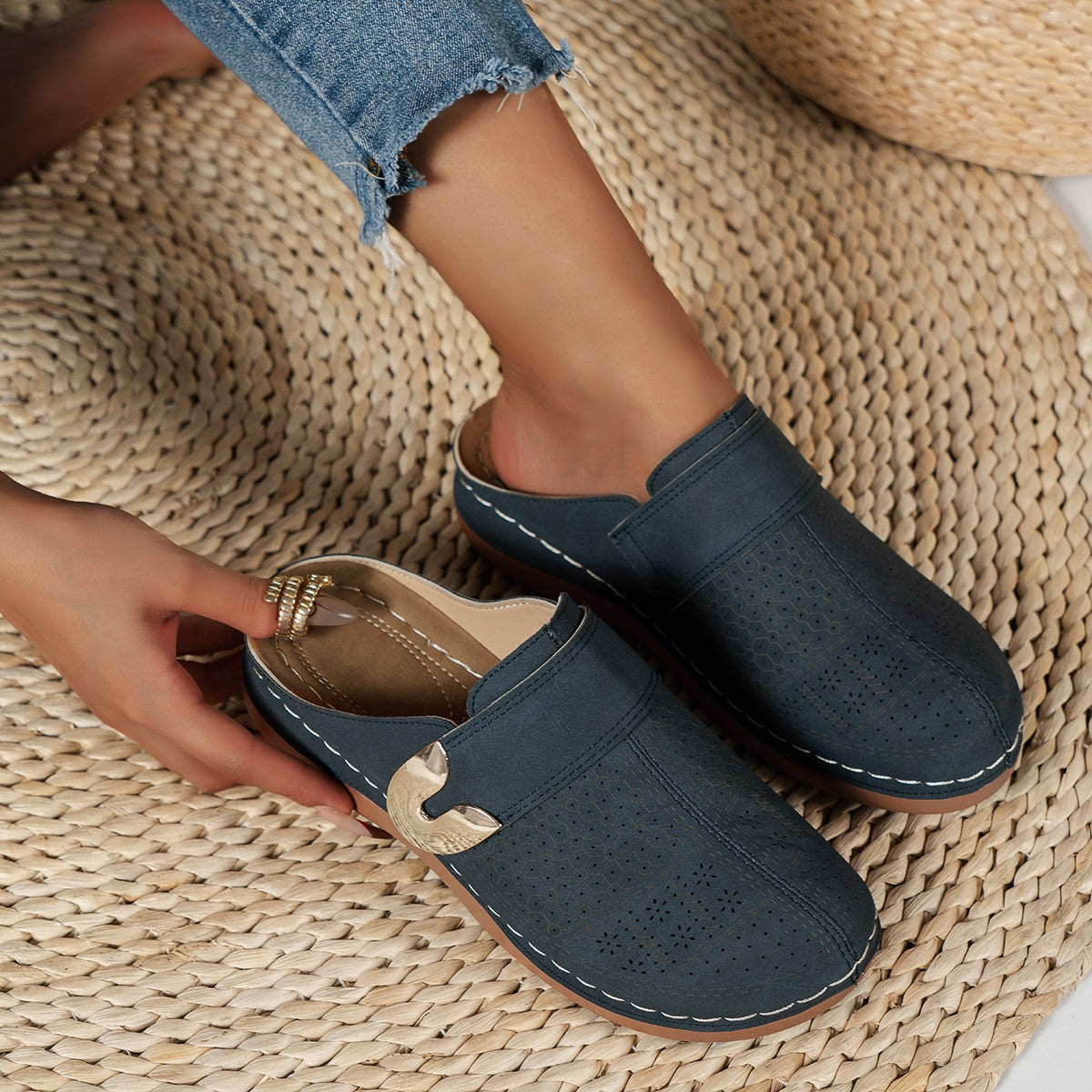 Damen Atmungsaktive Clogs mit modischen Perforationen und verstellbarem Riemen Stalluxe