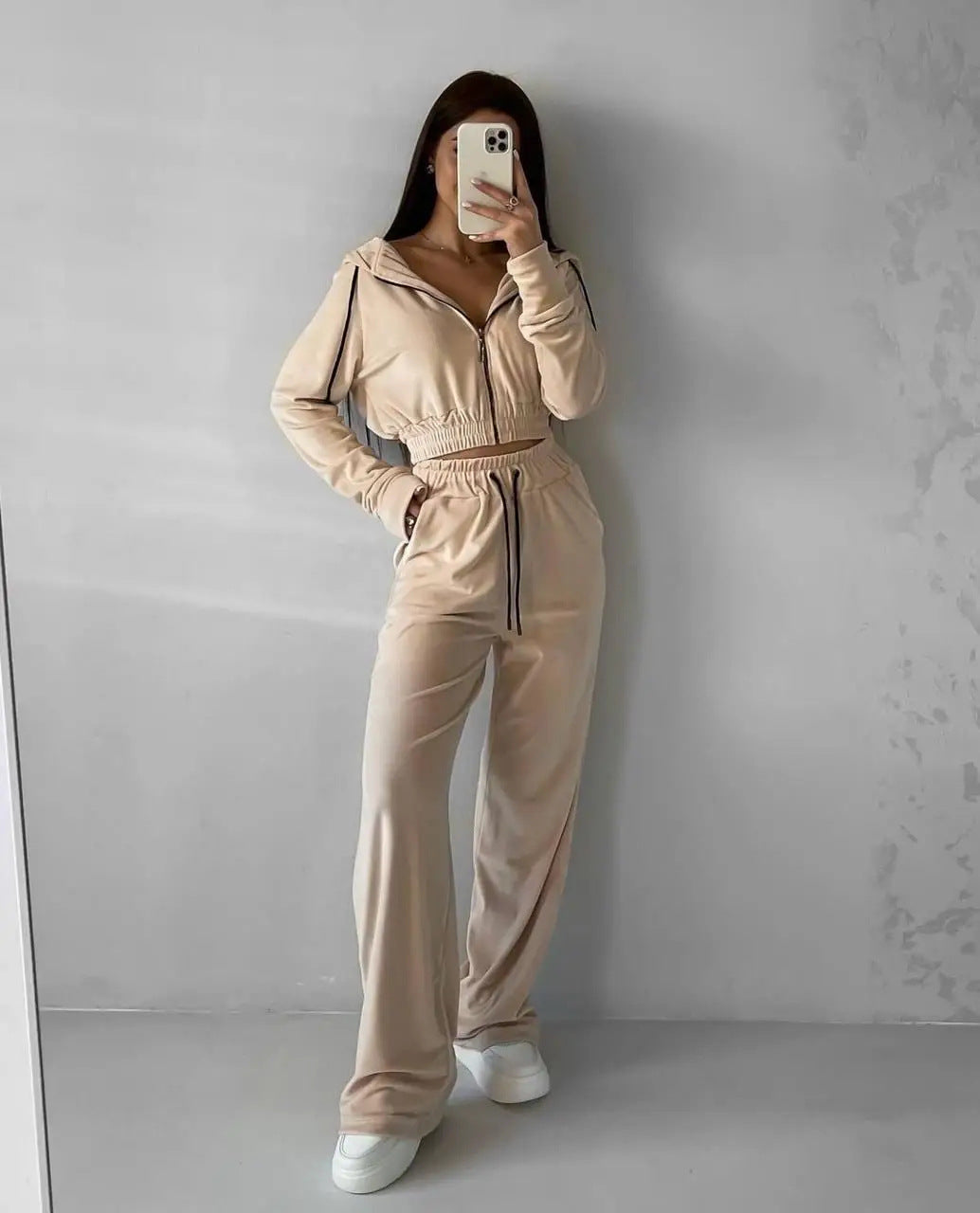 Damen modischer Velours-Jogginganzug mit cropped Hoodie und weitem Bein Stalluxe