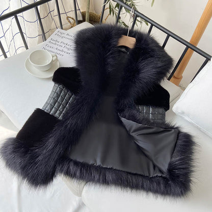Damen Elegante Kunstpelz-Weste mit Stehkragen und glänzendem Gürtel Stalluxe