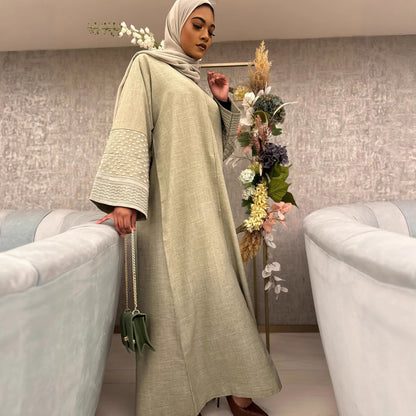 Damen elegante Maxikleid mit modischen Trompetenärmeln und feinen Details Stalluxe
