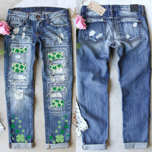 Damen Jeanshose mit fröhlichen Kleeblatt-Prints und modischen Destroyed-Details Stalluxe