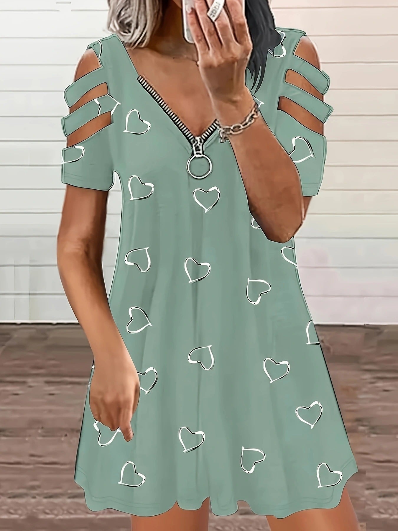 Damen Freizeitkleid mit Cut-Out-Ärmeln und Herzmuster Stalluxe