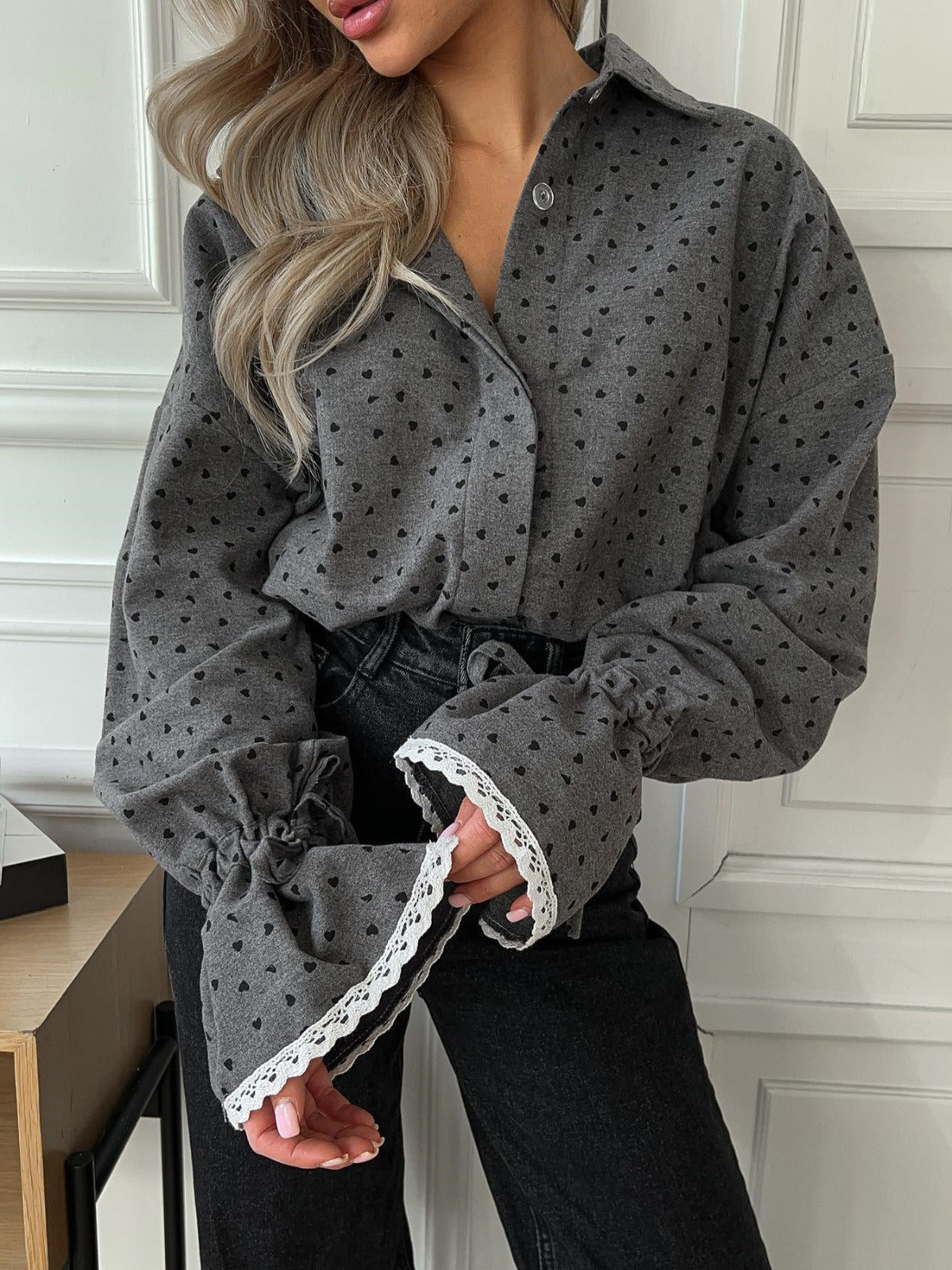 Damen Bluse mit Herzchenmuster und dekorativen Rüschendetails Stalluxe
